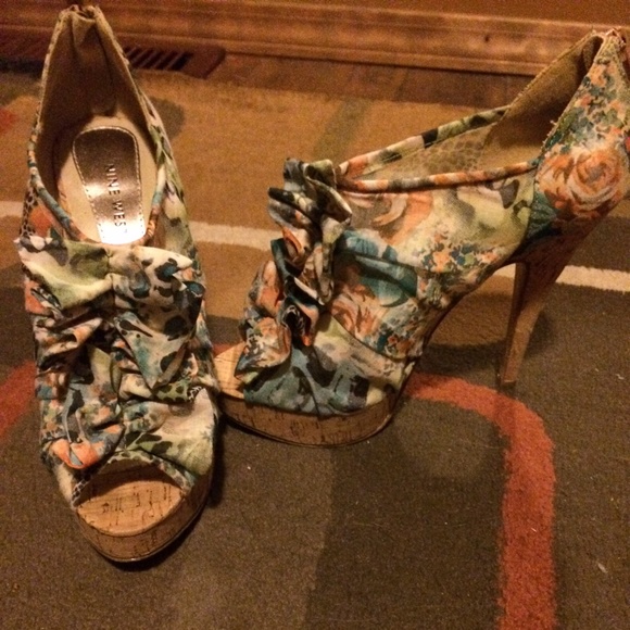 Nine West cute floral heels