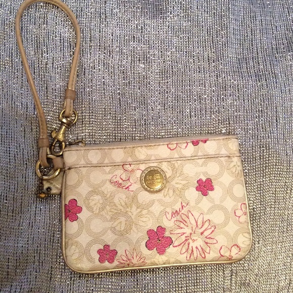 Coach Clutches & Wallets - 🎉🎈huge sale 🎈🎉 Coach wristlet