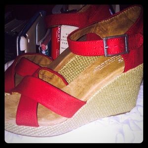 👠Toms!!!! red heel strap wedge👠