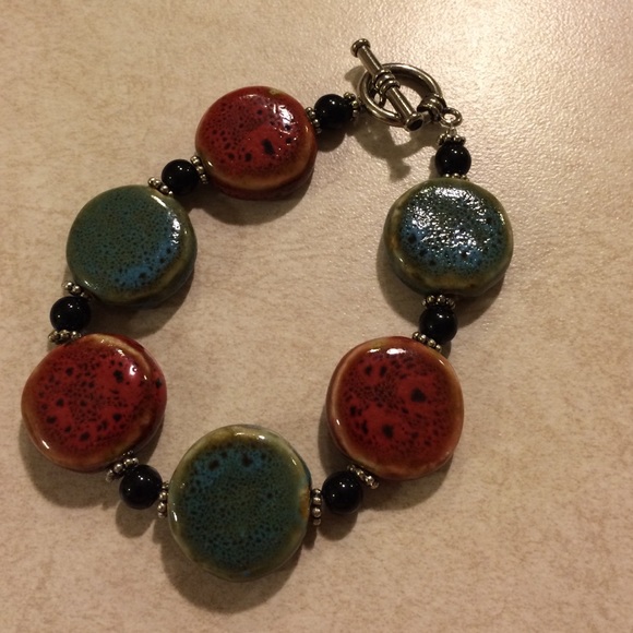 Earring, necklace, & bracelet set in blue & red. - Picture 2 of 4