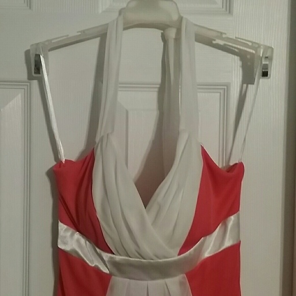 Beautiful dress - Picture 2 of 4