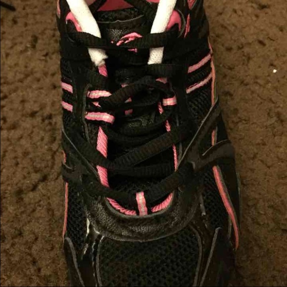 Avia Shoes - Picture 1 of 3