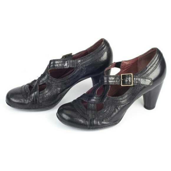 Clarks close-toed heels