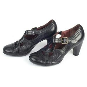 Clarks close-toed heels