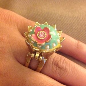 Betsey Johnson Large Cupcake Ring
