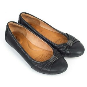 Clarks black leather comfort flats