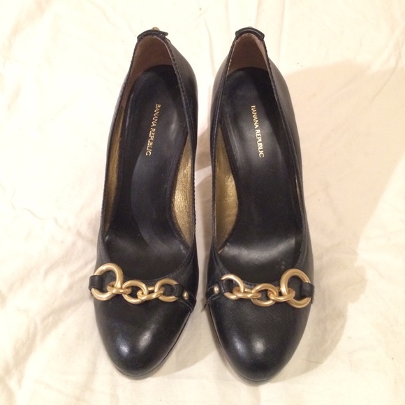 Banana Republic black pumps