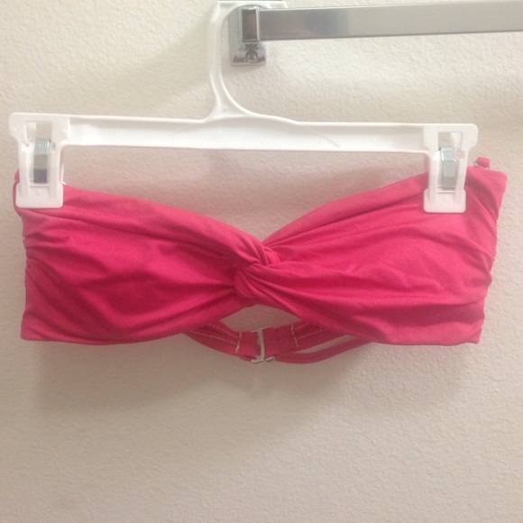 Fuchsia bandeau bikini top with removable strap