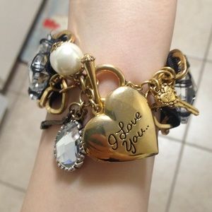 💕Betsey Johnson bracelet💕
