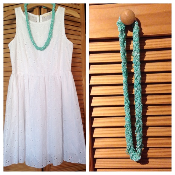 💠White dress + necklace💠👗