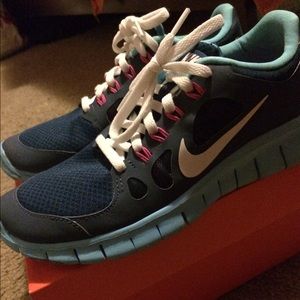 Nike free runs 5.0