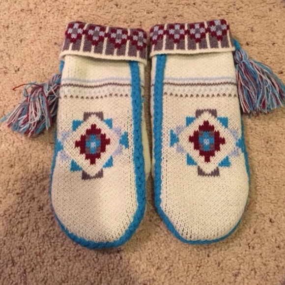 Urban Outfitters Aztec mittens