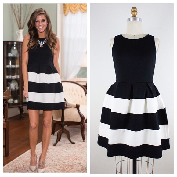 Dresses & Skirts - sleeveless black/white dress