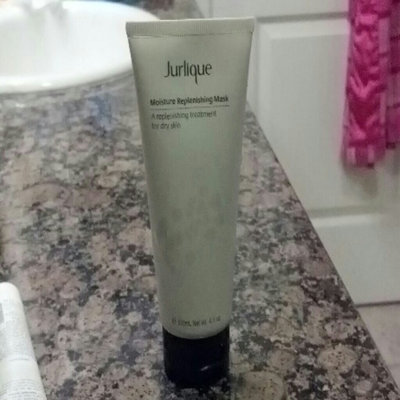 Moisture replenishing mask