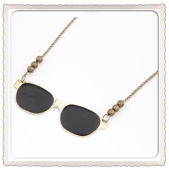 🌹SALE🌹Glasses Necklace - Picture 2 of 3