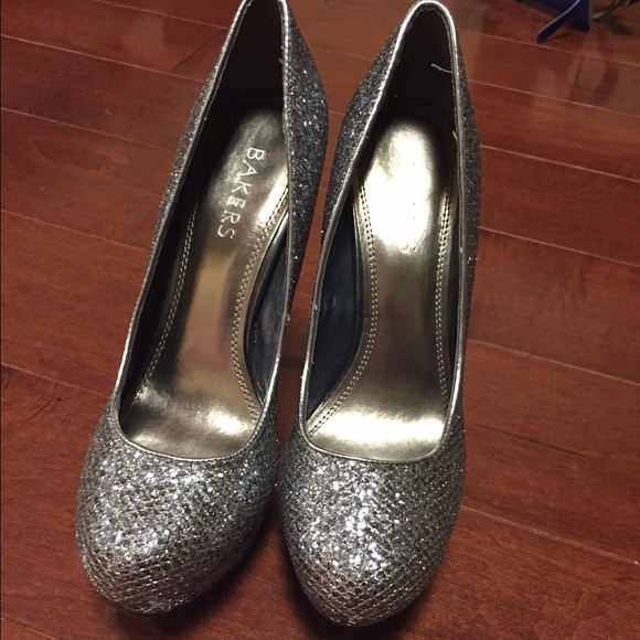 Worn once size 8 glitter pumps!!!