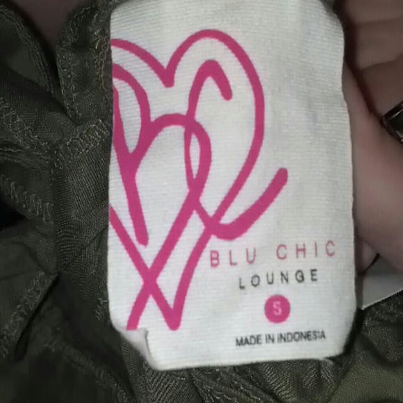 Olive green key hole tie back top - Picture 4 of 4