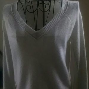 360 cashmere V neck sweater