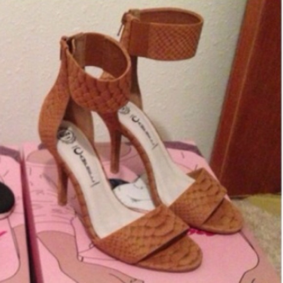 Jeffery Campbell Inabas 🔴SOLD🔴