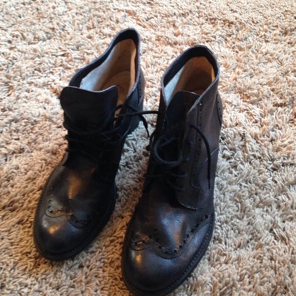 Donald Pliner boots