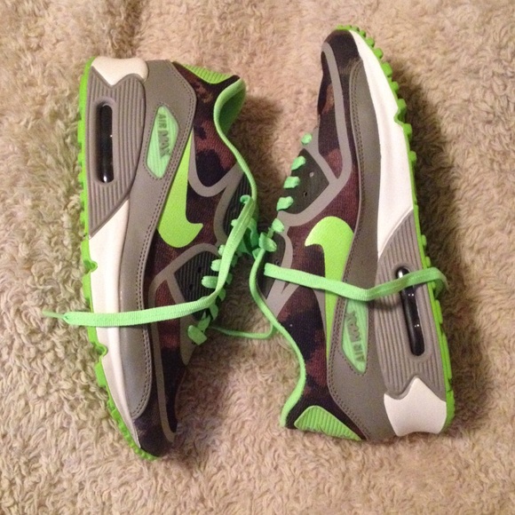 Nike Shoes - RARE Nike Air Max 90 PRM