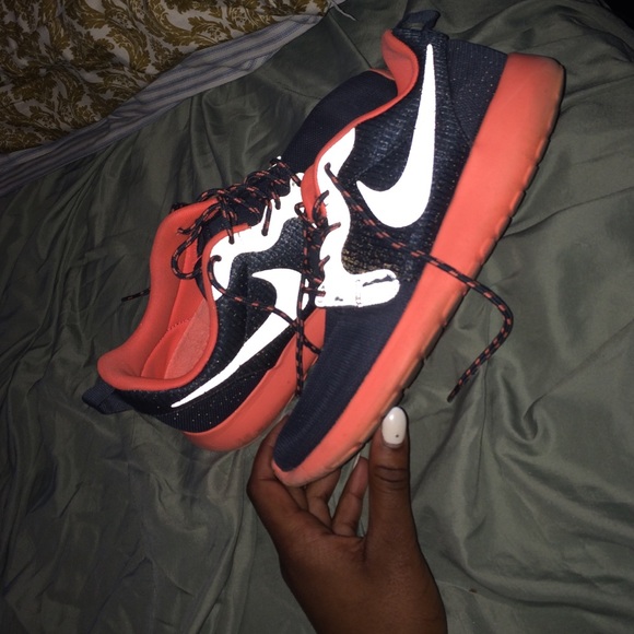 Nike Shoes - roshe runs