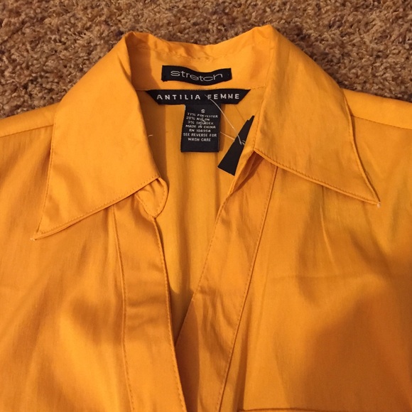 ❌ SOLD ❌ Gold Belted Peplum Button Up NWT - Picture 2 of 2