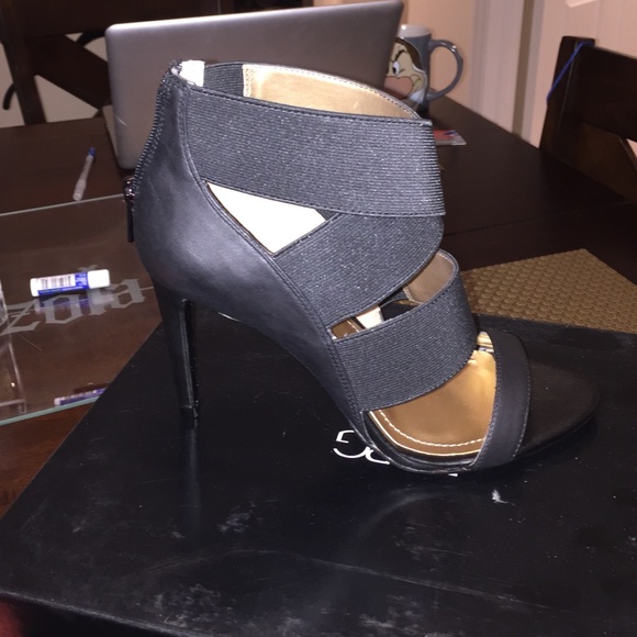 BCBG Shoes - BCBG Paris Strappy sandal Size 7