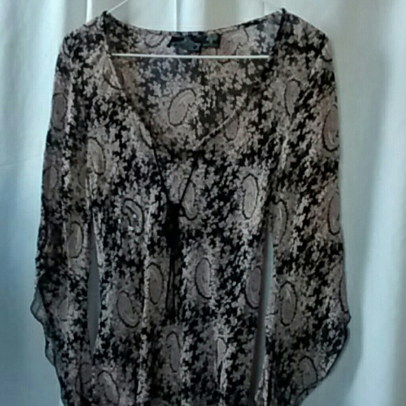 Super cute Angie blouse