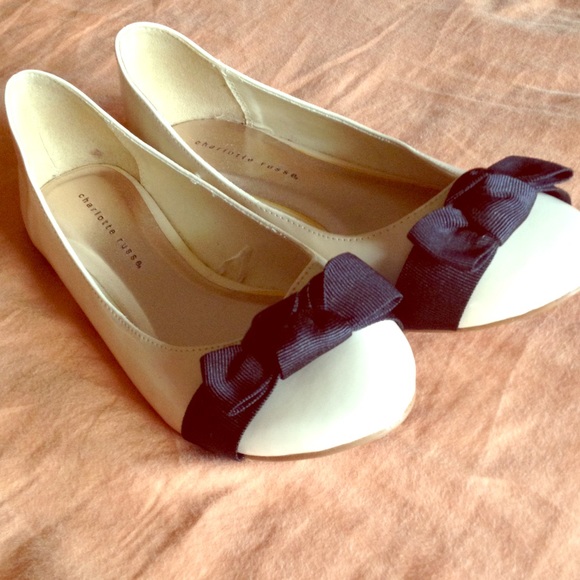 NWOT White w/ black bow formal ballet flats