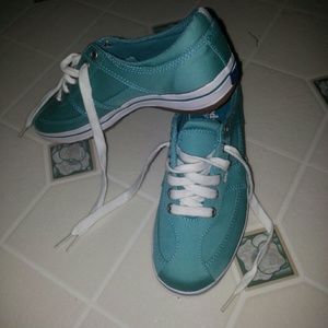 Keds shoes. Size 5.  New with out tag