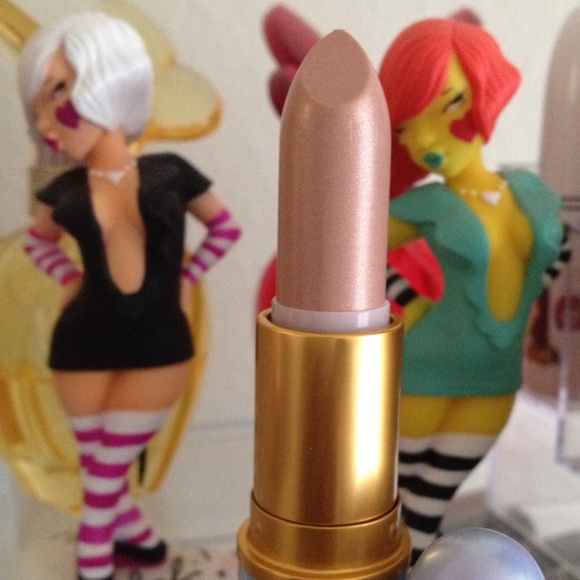 Mac free as a butterfly lipstick!