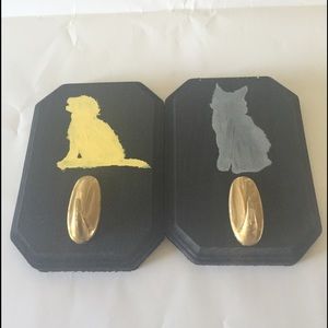 Dog/cat leash hangers