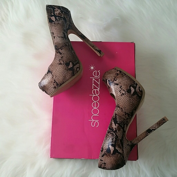 Snakeskin Pumps