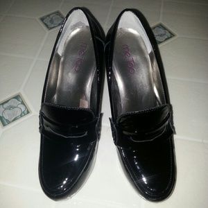 Shiny Pumps black color