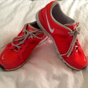 **SOLD** Nike Women's Flex Trainer 2 Training Shoe