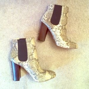 Juicy Couture Shoes - 💋Juicy Couture booties Juicy Couture Shoes - 💋Juicy Couture booties