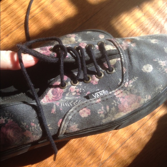 Women US 7 floral print vans