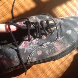 Women US 7 floral print vans