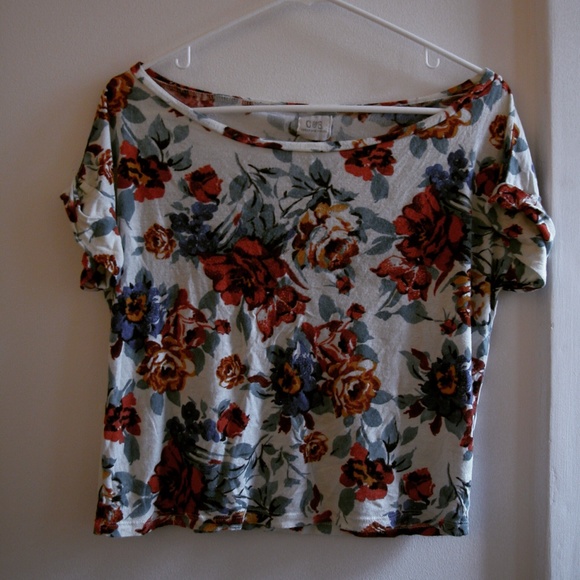 Loose Floral Crop Top