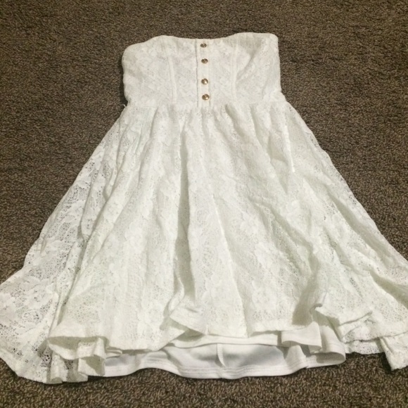 White lace dress🎀