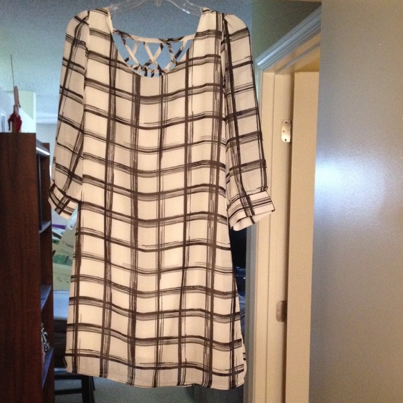 Dresses & Skirts - Pretty plaid print dress
