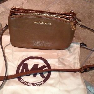 Authentic Michael Kors Bedford gusset cross body