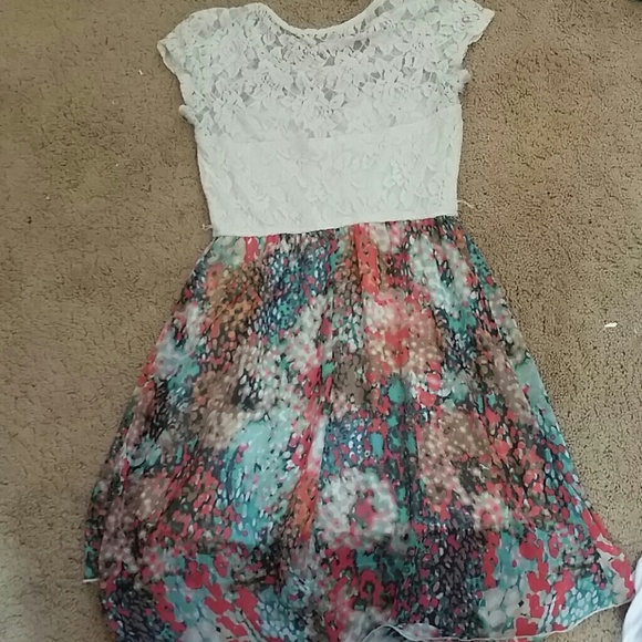 Spring dress - Picture 3 of 4