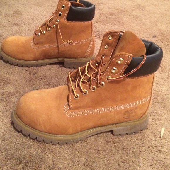 Size 6 in boys but size 8 in girls timberlands - Picture 2 of 3