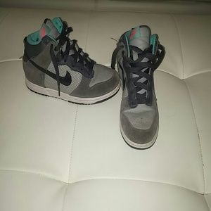 Sold. 🚫🚫🚫⛔⛔Girls NIKE IN GOOD CONDITION SZ 2Y