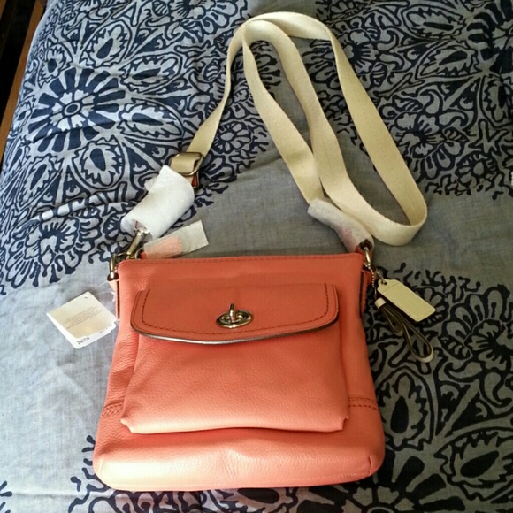 Coach Handbags - COACH TEAROSE CROSSBODY LEATHER PURSE