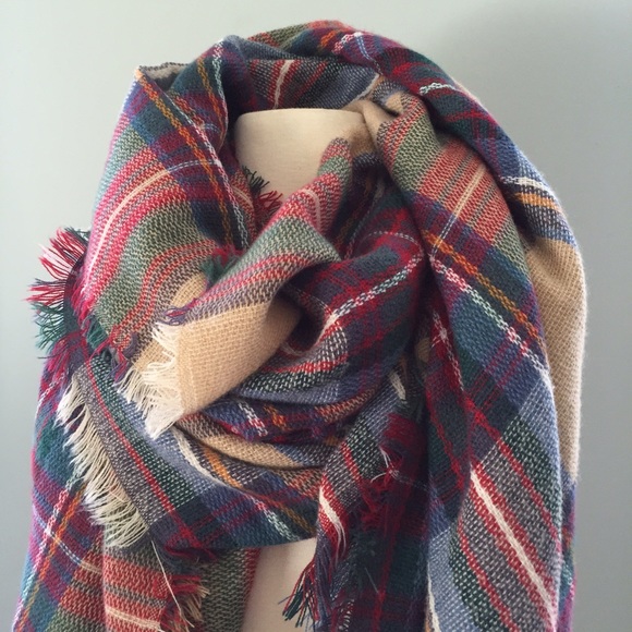 Large tartan checkered scarf - Picture 2 of 4