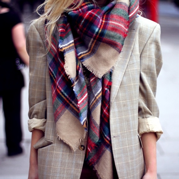 Large tartan checkered scarf - Picture 3 of 4