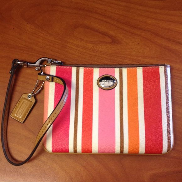 Coach Wristlet Wallet ! - Picture 1 of 4